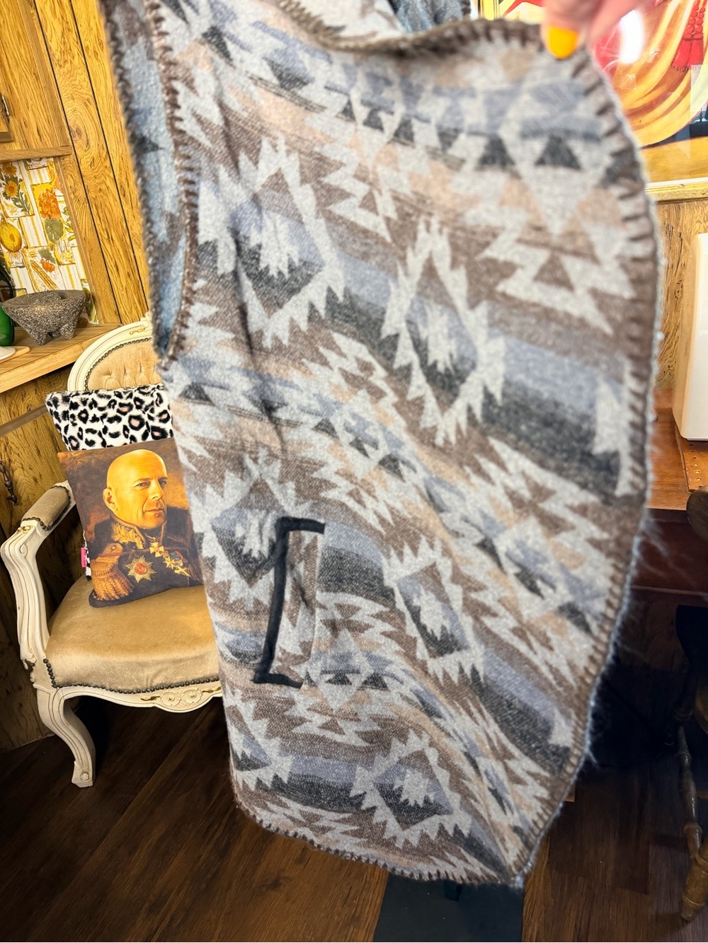 Western Style Open-Front Aztec-Pattern Vest - Picture 8 of 12